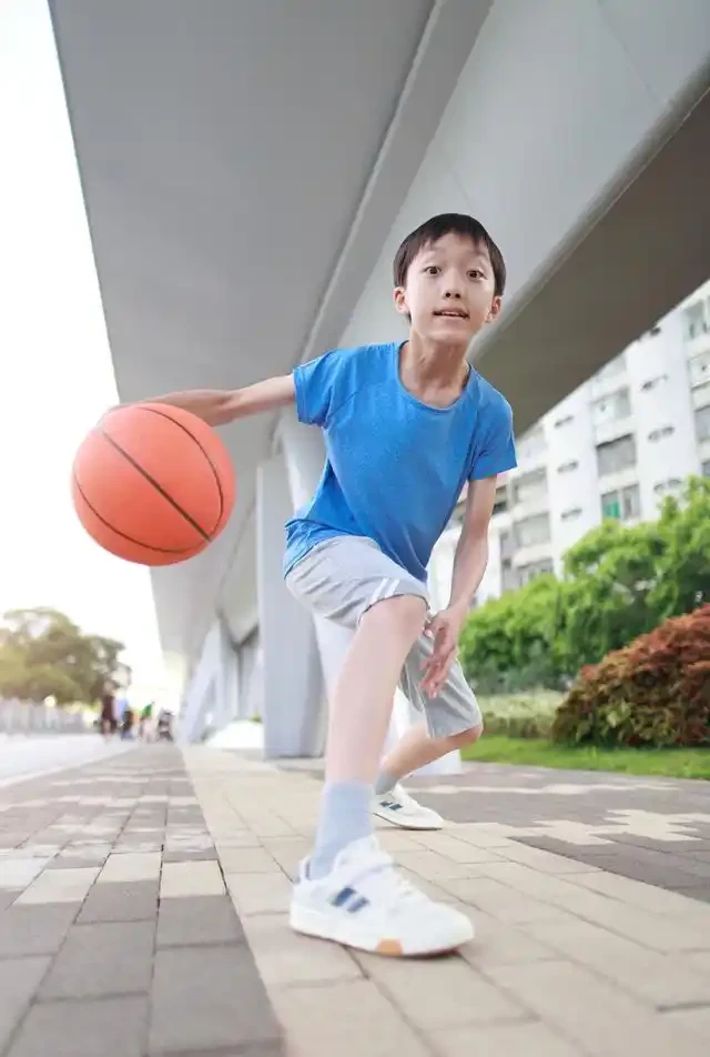 儿童篮球运球基本功训练